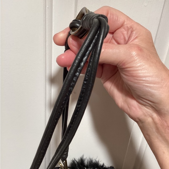 Black beaded shoulder bag with feathered Edges - Picture 3 of 9